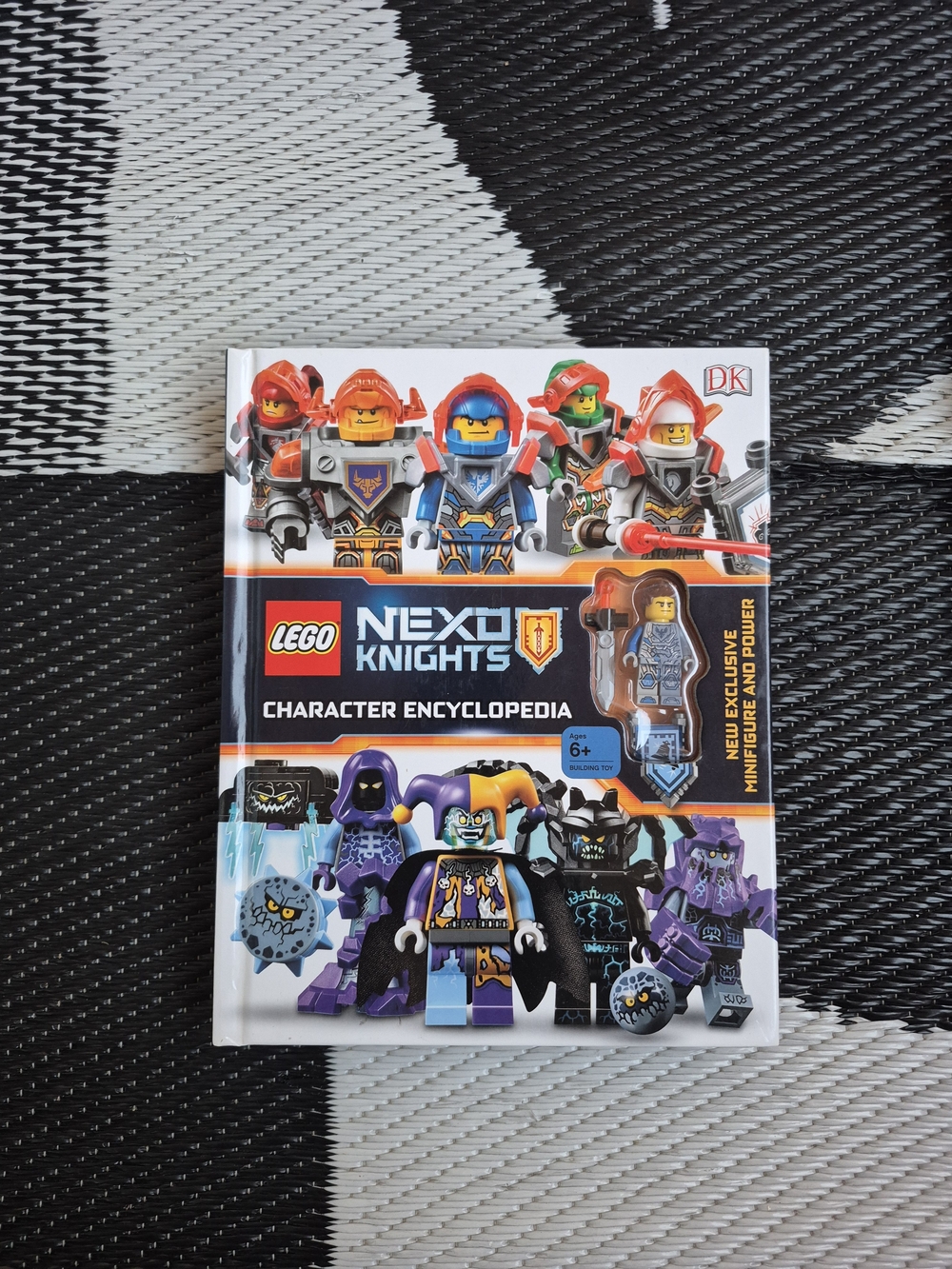 Two LEGO Nexo Knights Books With Minifigures - Picture 2 of 9